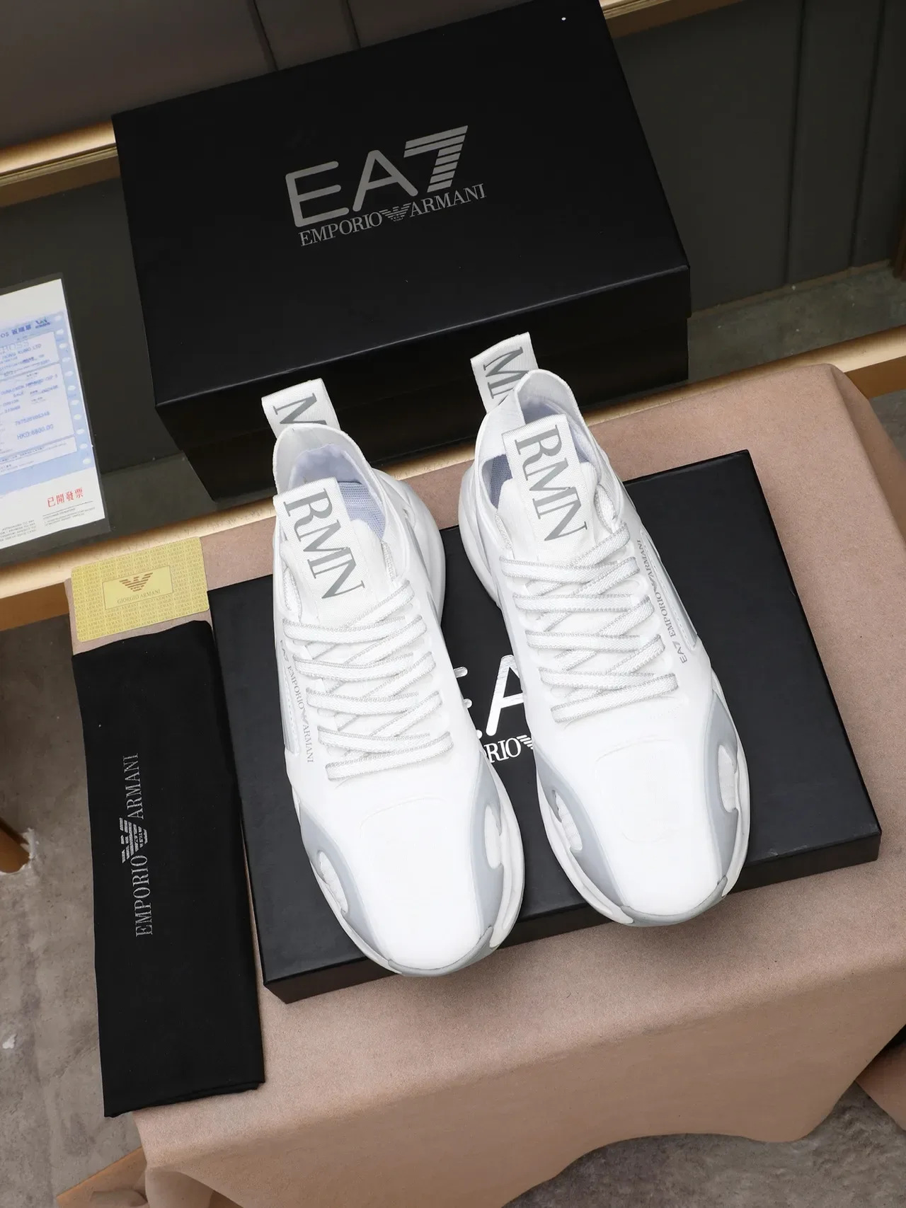 Emporio Armani Sneakers Blancs et Gris en Tricot avec Sola Sculpted Wave 2