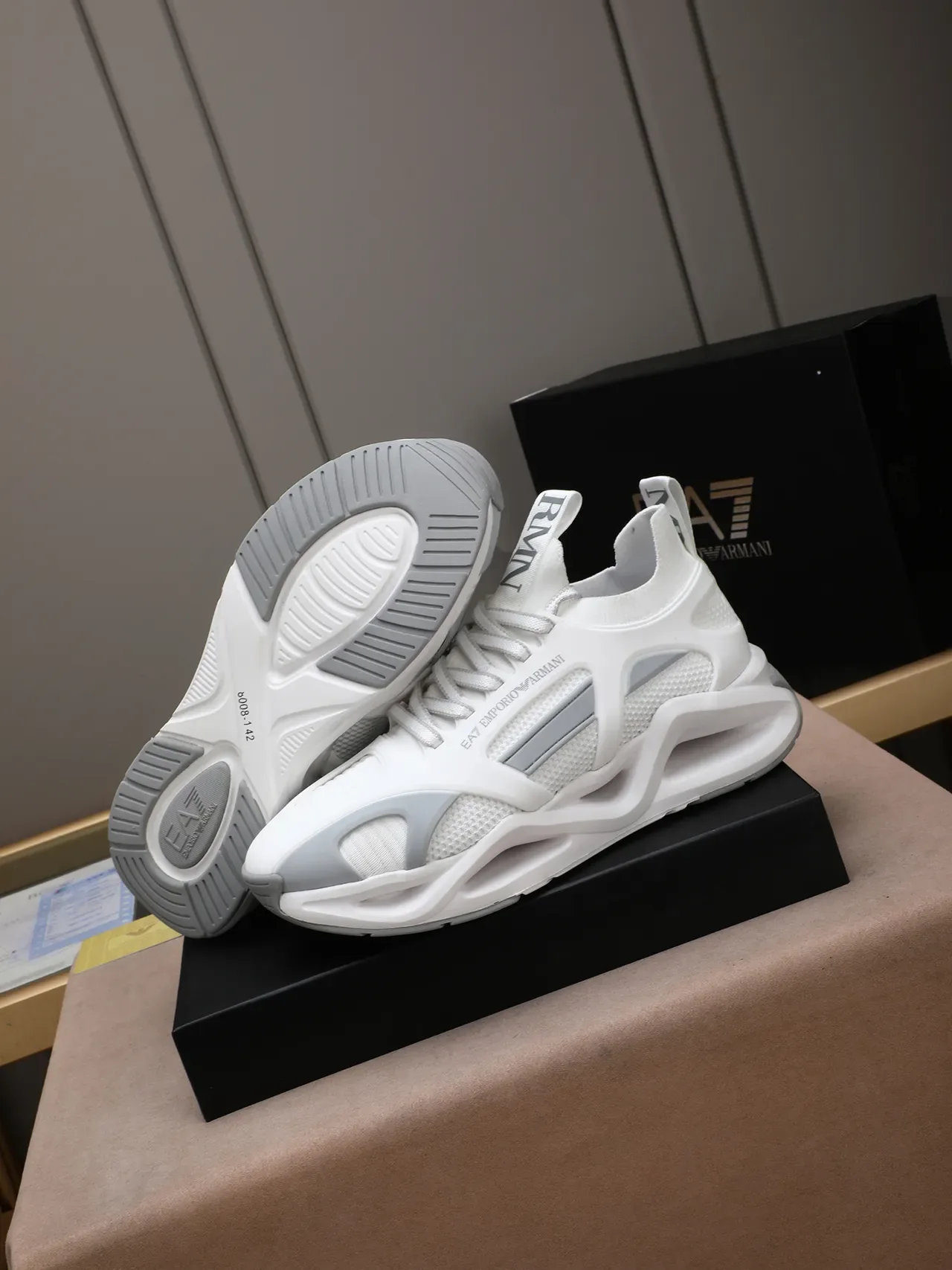 Emporio Armani Sneakers Blancs et Gris en Tricot avec Sola Sculpted Wave 4