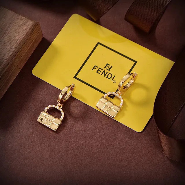 Fendi Boucles d'oreilles créoles en or inspirées de baguette avec perles 2