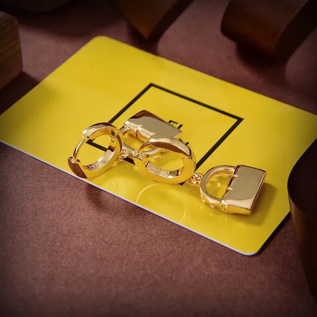 Fendi Boucles d'oreilles créoles en or inspirées de baguette avec perles 4