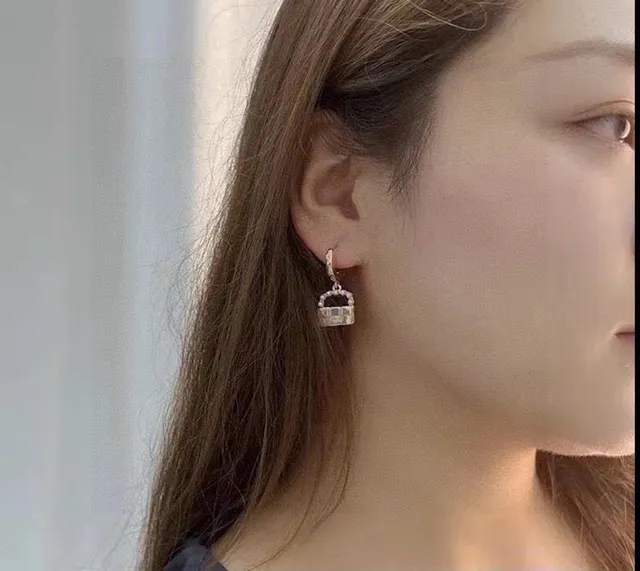 Fendi Boucles d'oreilles créoles en or inspirées de baguette avec perles 7