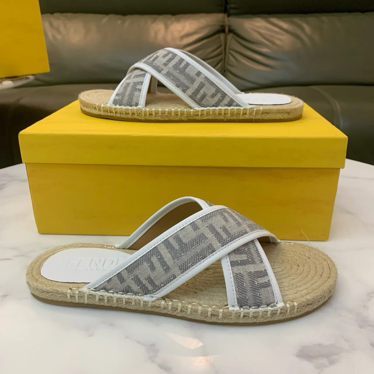 Fendi বেইজি ধূসর ক্রস স্ট্র্যাপ এস্পাড্রিল সোল স্লিপার্স 8