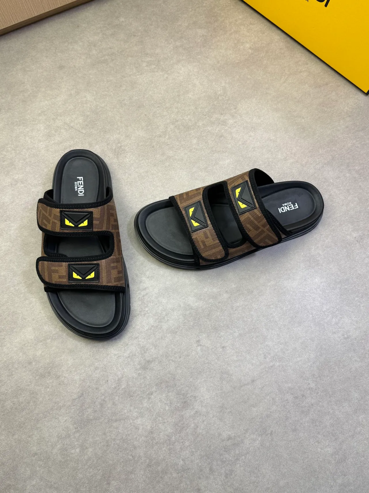 Fendi أسود بني حزام مزدوج شريحة FF المونوجرام شبكة نعال 11
