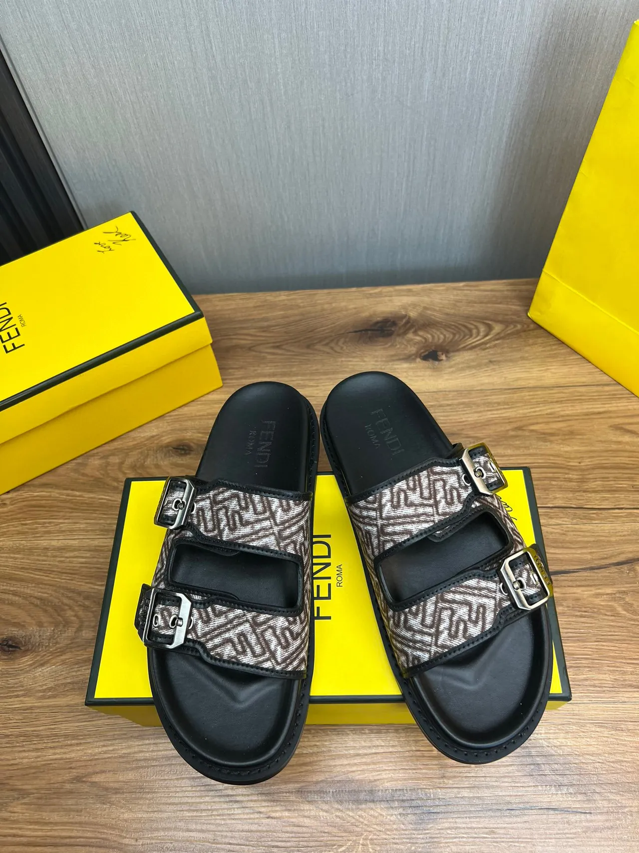 Fendi بني أسود إغلاق مزدوج ستروب قماش مطبوع حذاء منزلي 3