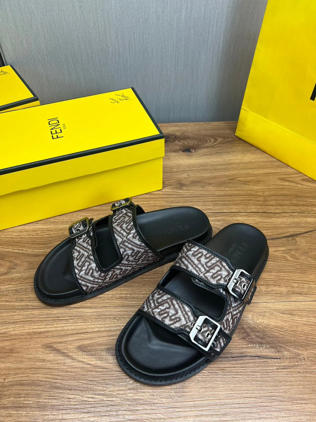 Fendi بني أسود إغلاق مزدوج ستروب قماش مطبوع حذاء منزلي 4