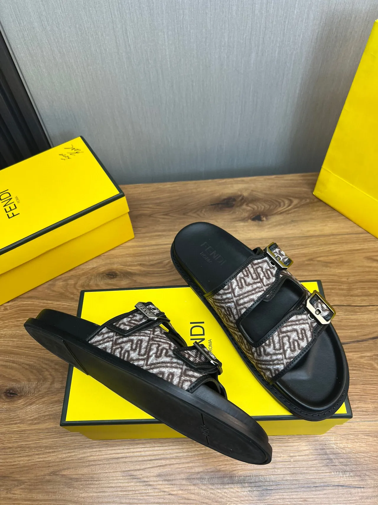 Fendi بني أسود إغلاق مزدوج ستروب قماش مطبوع حذاء منزلي 6