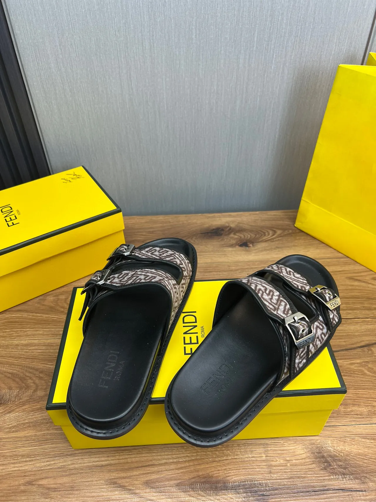 Fendi بني أسود إغلاق مزدوج ستروب قماش مطبوع حذاء منزلي 7