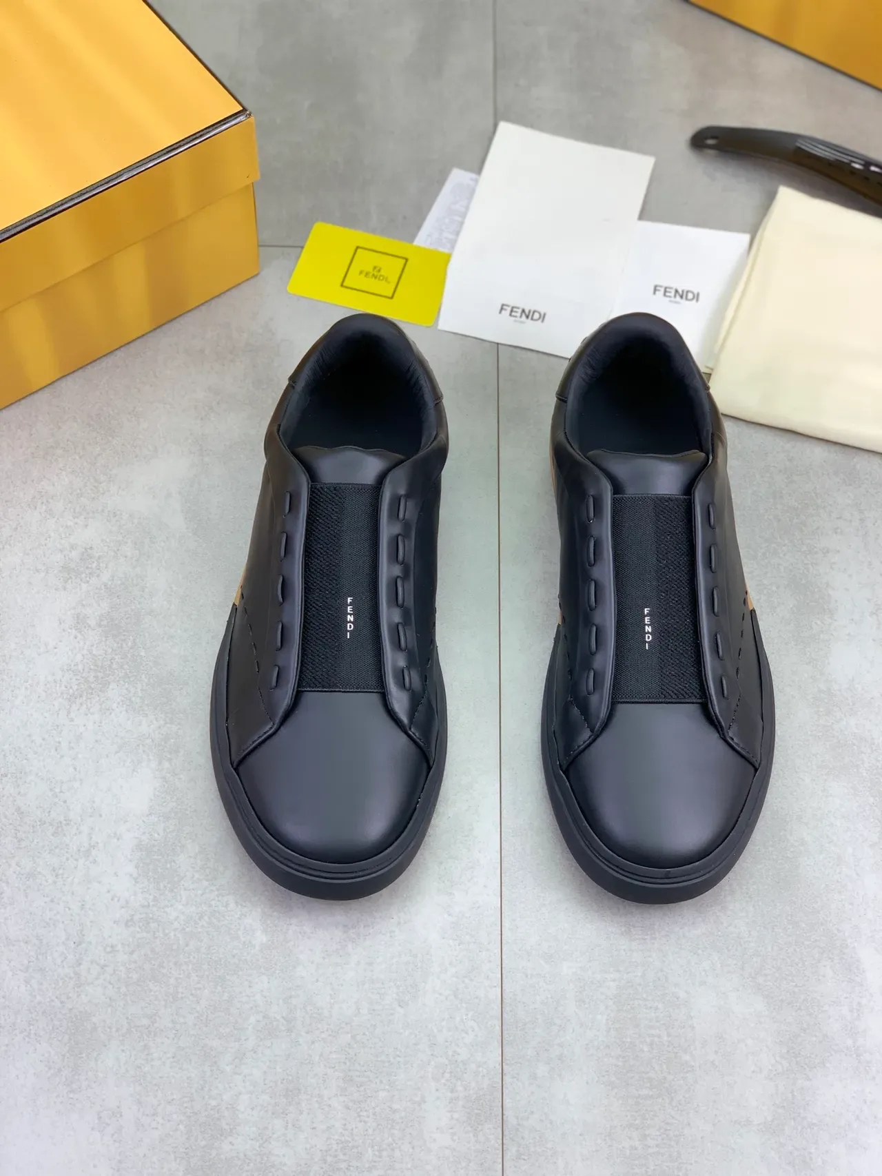 Fendi By The Way Preto Bege Slip-On Couro Superior Tênis Lifestyle 5