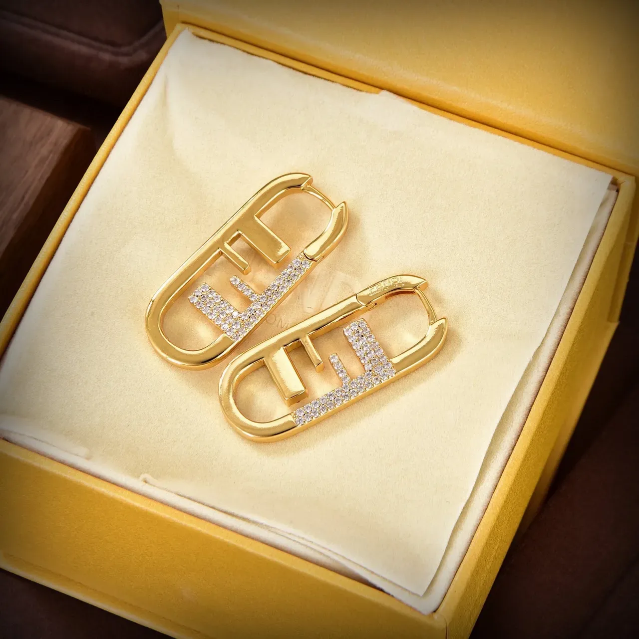 Fendi FF Logo Crystal-Pavé Brincos de aro em ouro 4