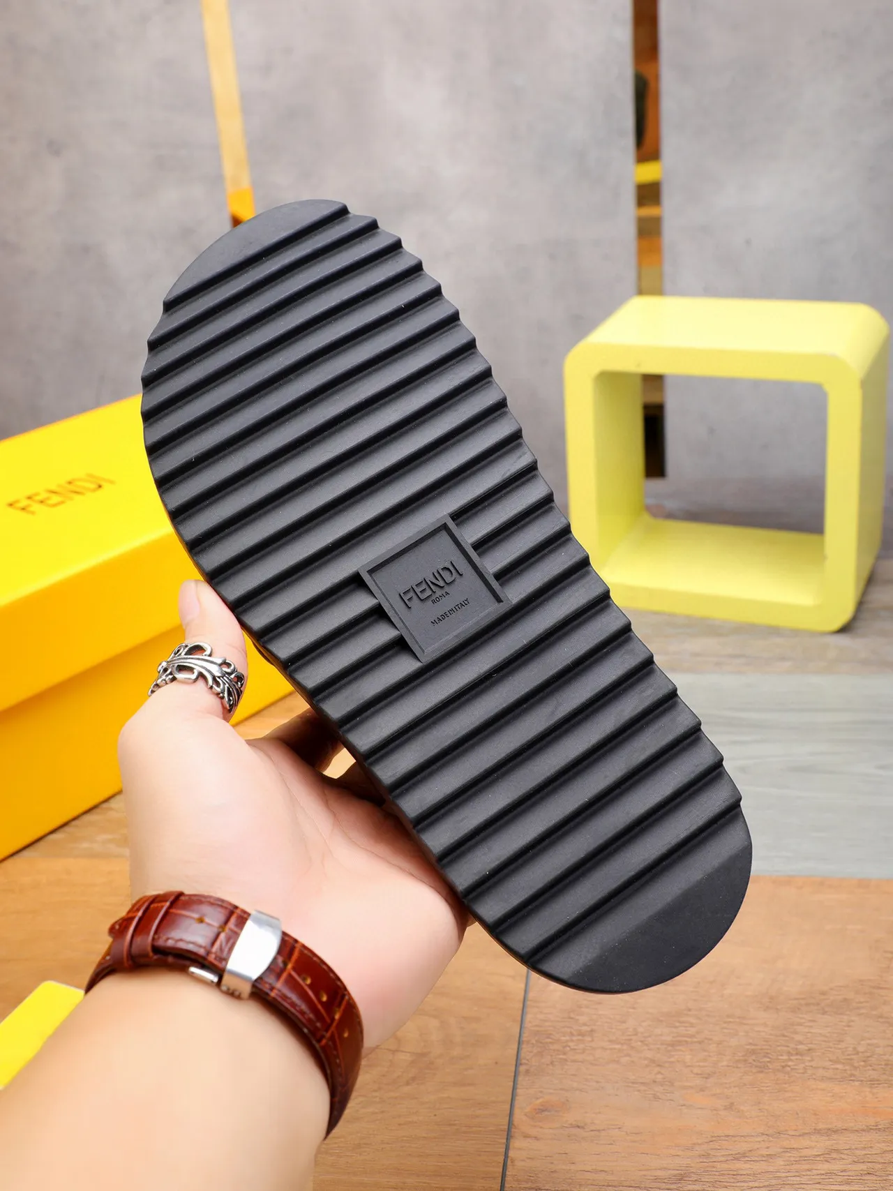 Fendi FF Logo Flip-Flops 黑色拖鞋 2