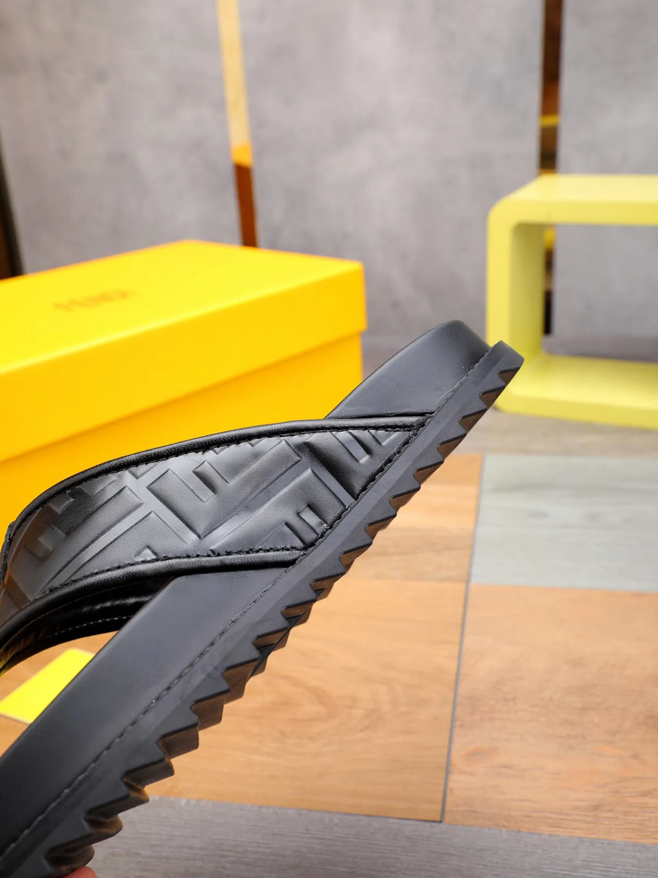 Fendi FF Logo Flip-Flops 黑色拖鞋 3
