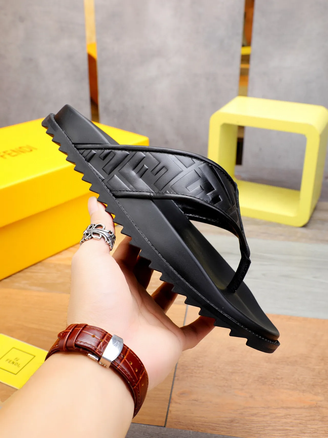 Fendi FF Logo Flip-Flops 黑色拖鞋 4