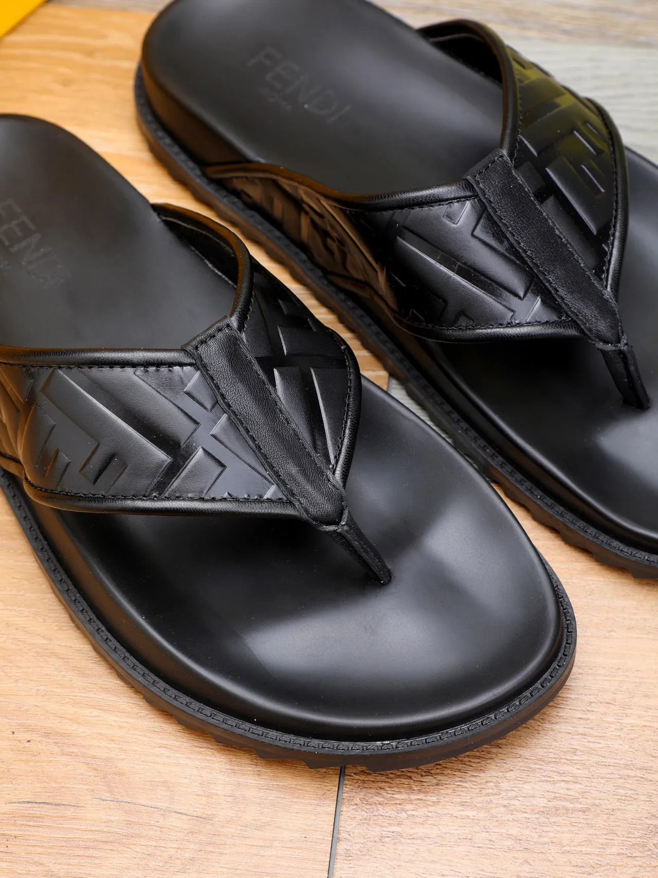 Fendi FF Logo Flip-Flops 黑色拖鞋 6
