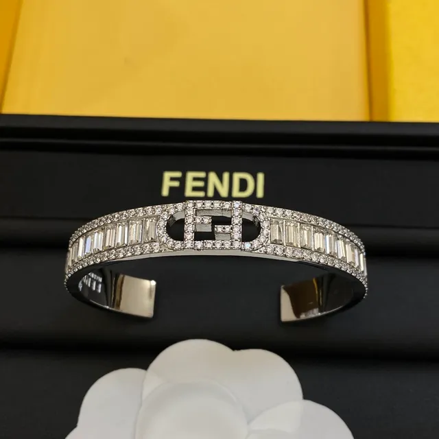 Fendi FF Logo Pavé Baguette-Cut কাফ ব্রেসলেট 4