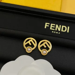Fendi FF Logo أقراط لؤلؤ ستود
