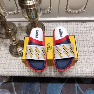 Fendi FF Logo Slide blanches marines rouges sandales