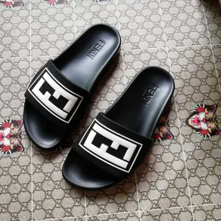Fendi FF Slide Mules de caoutchouc noires et blanches