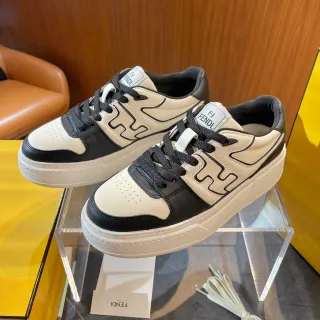 Fendi FF Sneaker Off-White 和 Black Lifestyle Sneakers