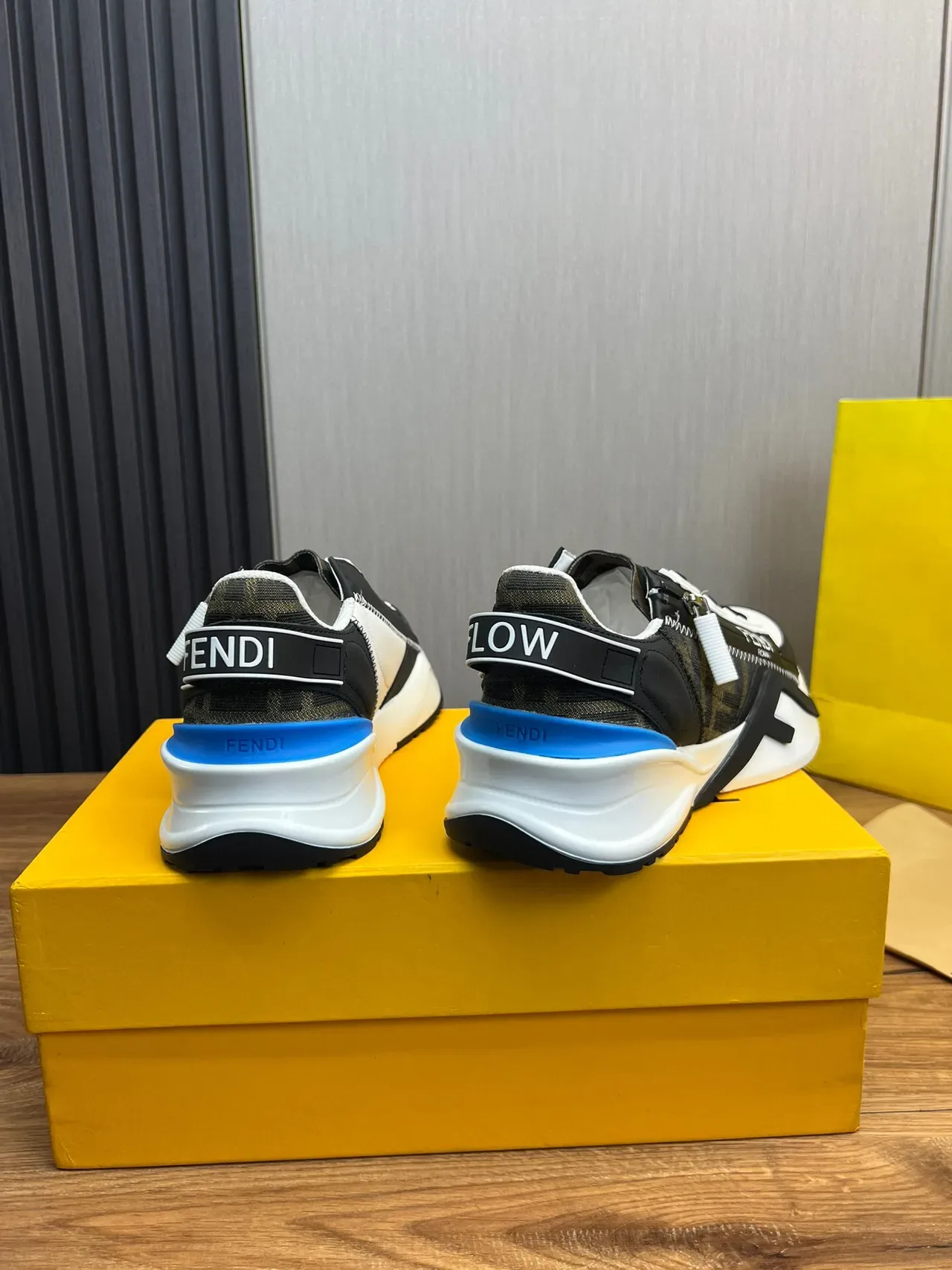 Fendi First blanco negro azul FF monogram zapatillas chunky 4