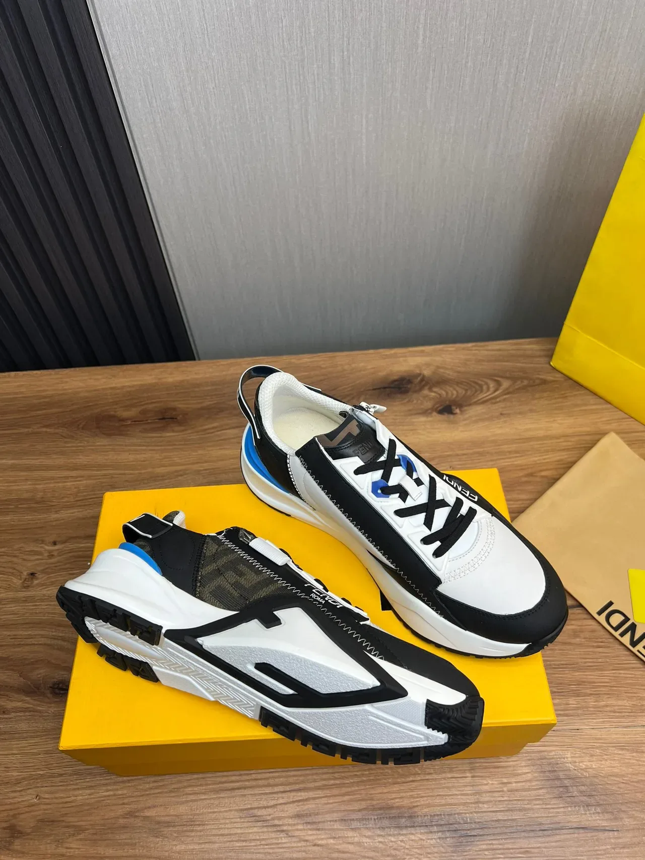 Fendi First blanco negro azul FF monogram zapatillas chunky 5