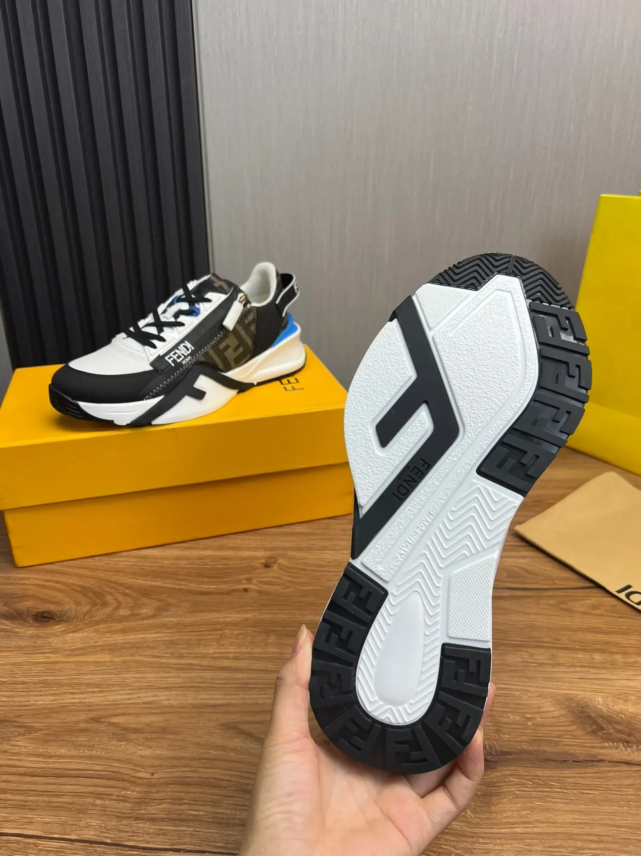 Fendi First blanco negro azul FF monogram zapatillas chunky 9