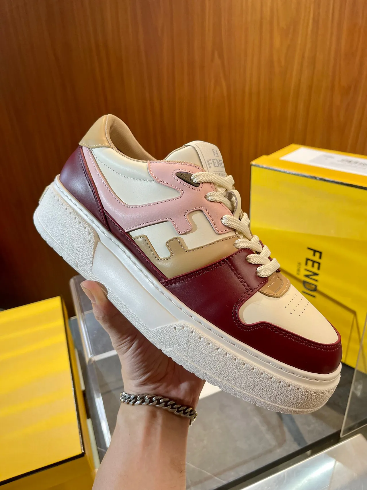 Fendi Múlti-panel Burdeos Beige Rosa Estilo de vida Zapatillas deportivas 2