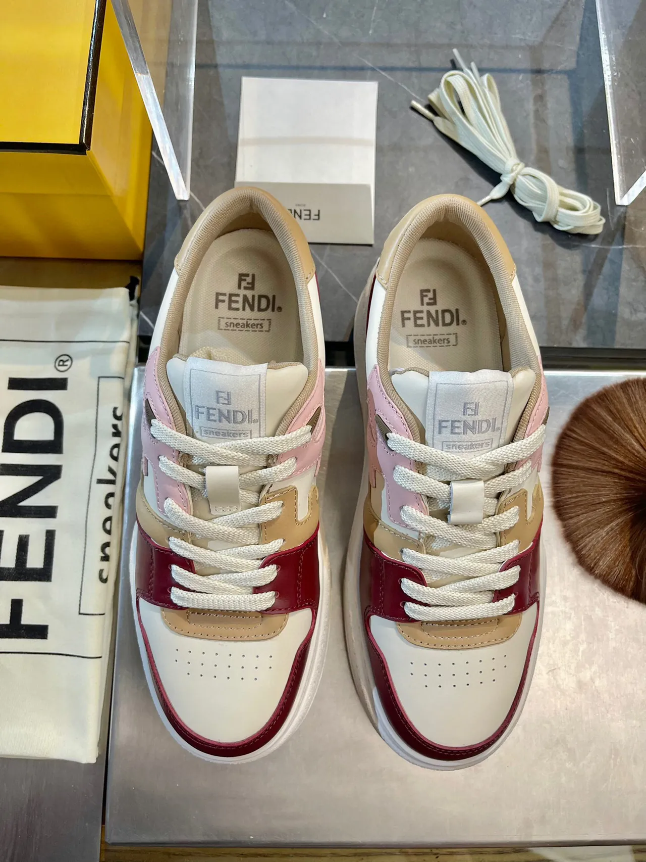 Fendi Múlti-panel Burdeos Beige Rosa Estilo de vida Zapatillas deportivas 3