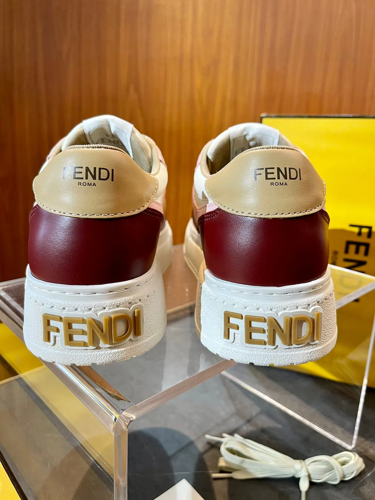 Fendi Múlti-panel Burdeos Beige Rosa Estilo de vida Zapatillas deportivas 4