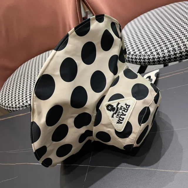 Chapéu bucket bege e preto com poá e laço na aba larga 2