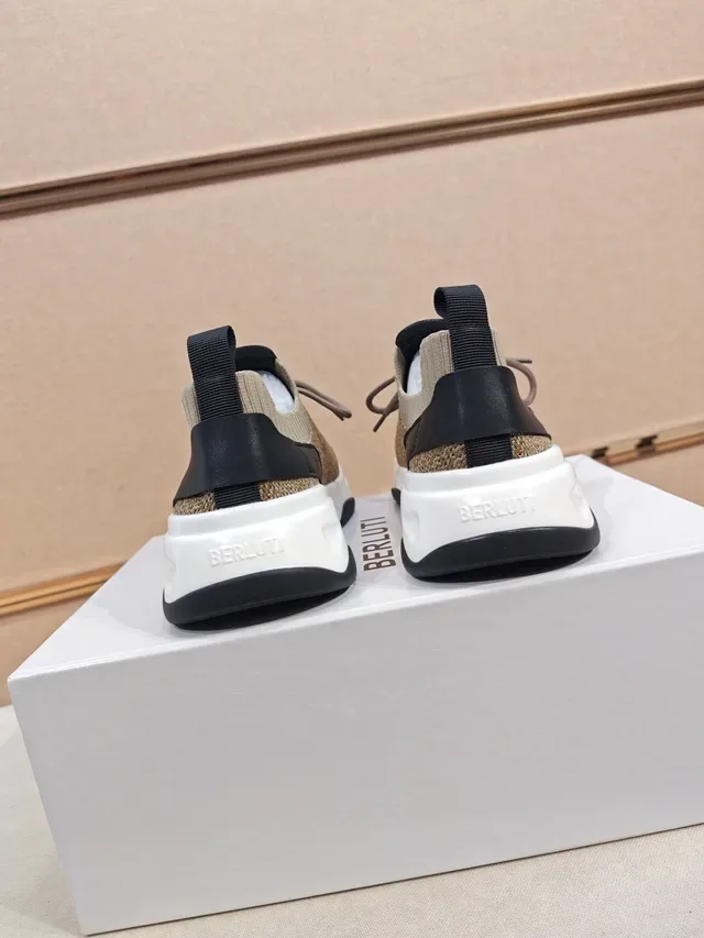 Zapatillas Beige y Negro con upper de knit y midsole esculpido 4