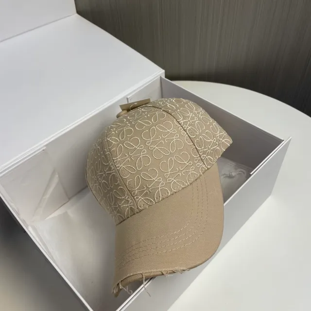 米色刺绣单字母棒球帽 3