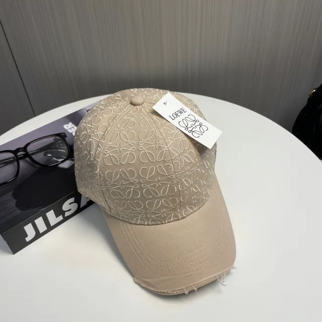 米色刺绣单字母棒球帽 4