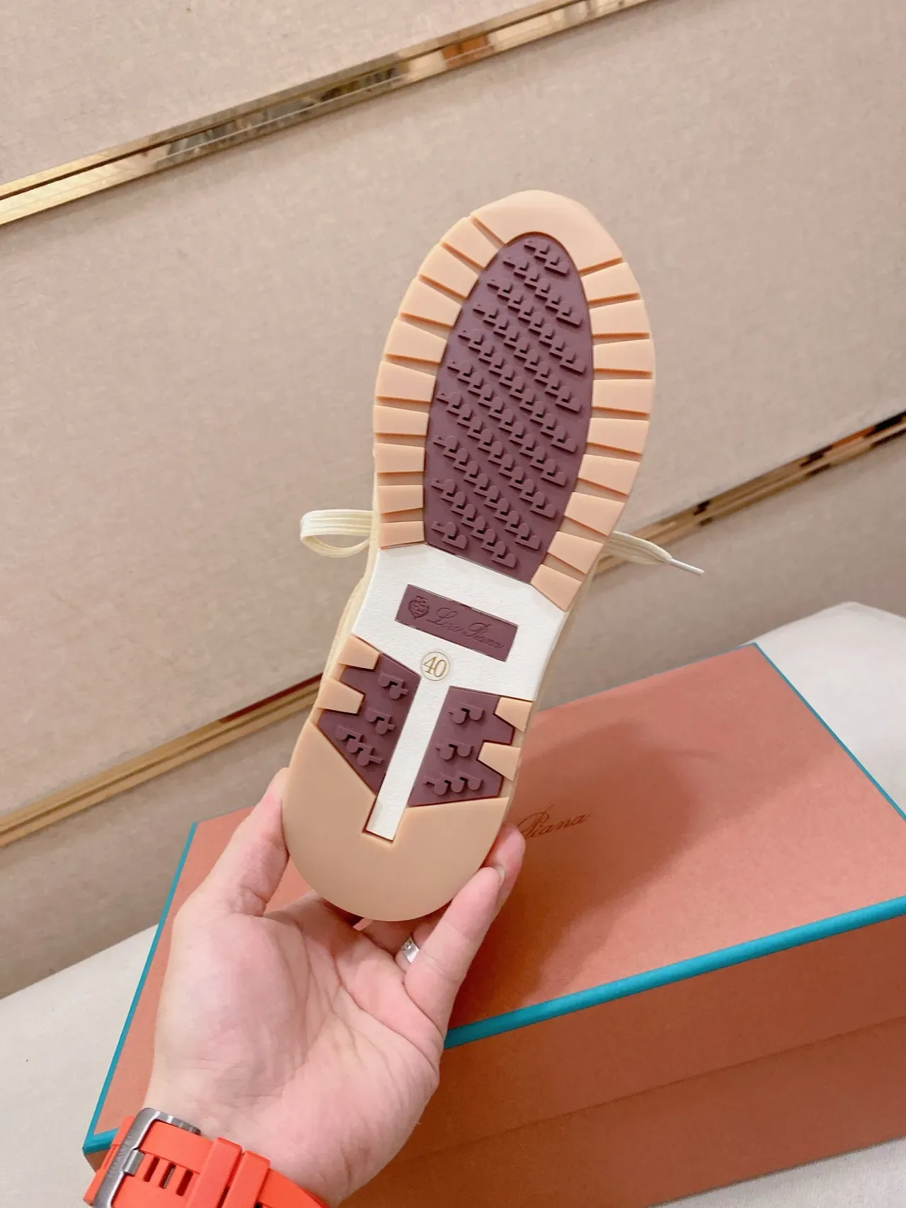 Sneakers Beige Rouge Suede Contraste Toe Cap 2