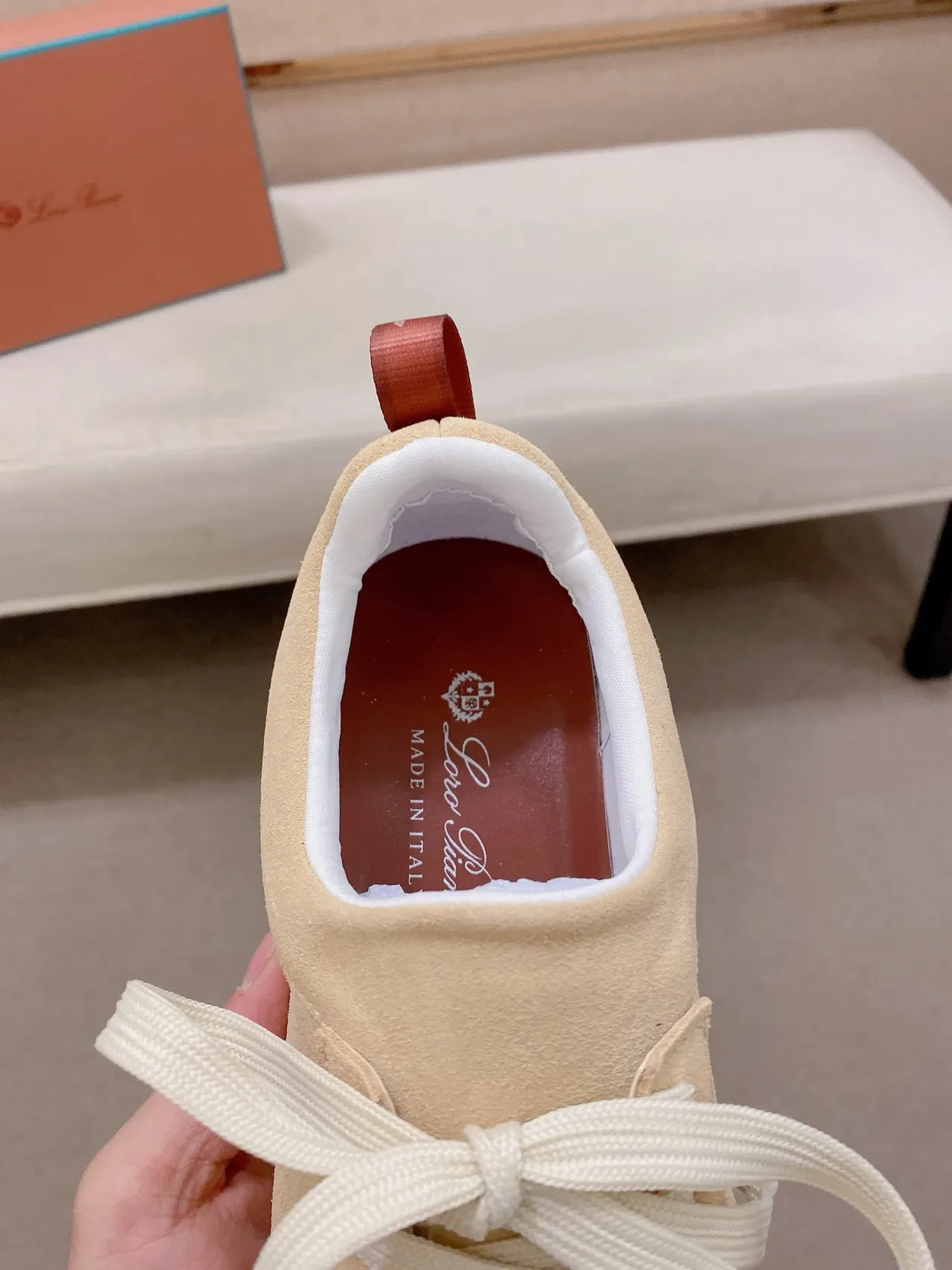 Sneakers Beige Rouge Suede Contraste Toe Cap 4