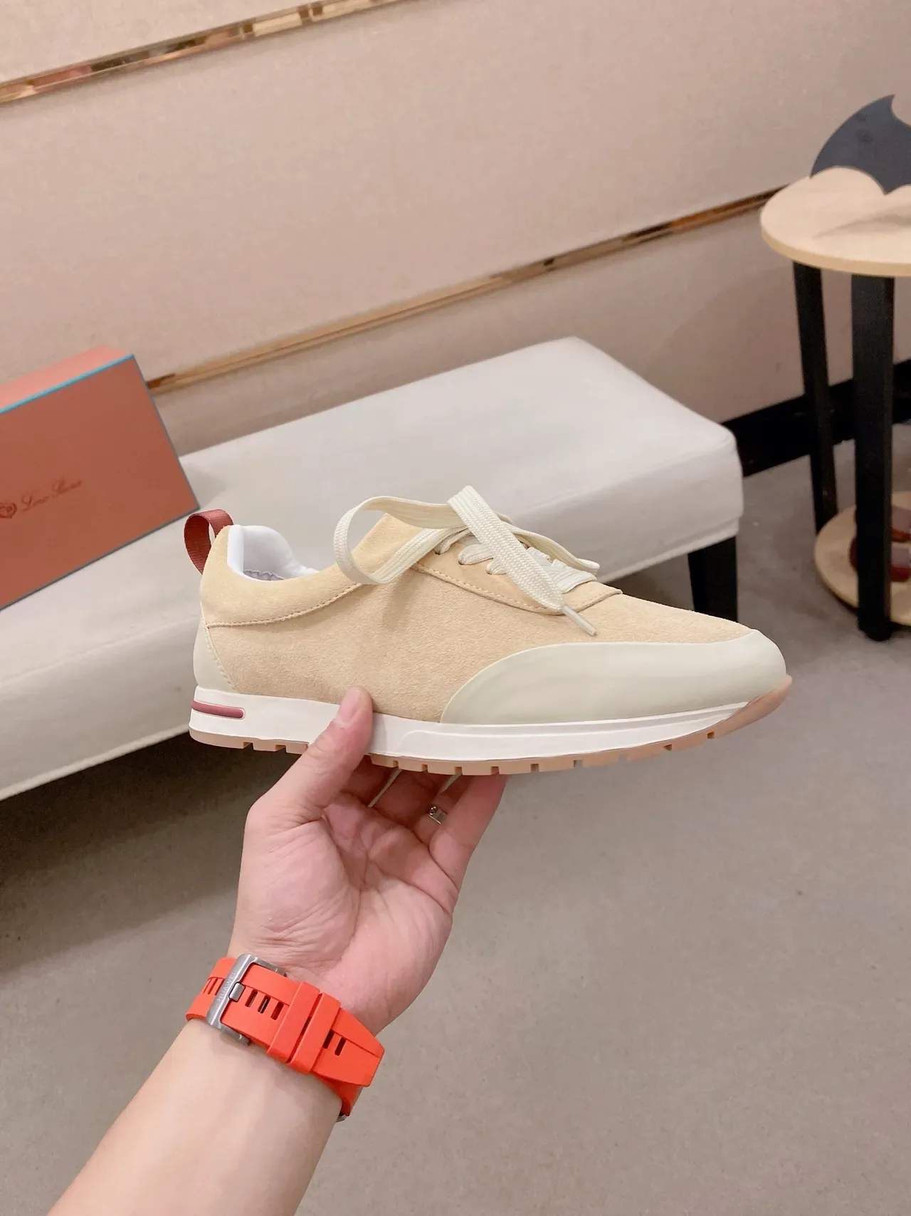 Sneakers Beige Rouge Suede Contraste Toe Cap 5