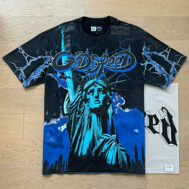 Camiseta oversized dupla face preta e ciano com estampa da Estátua da Liberdade 6