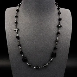 Collier avec Charm de Perles Noires Enveloppées dans du Fil