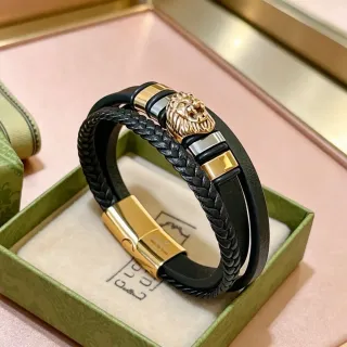 Pulsera de Cuero Trenzado Negro con Charm de Cabeza de León Multi-Vuelta