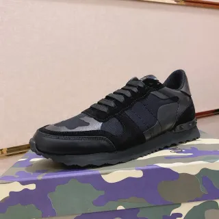 حذاء رياضي أسود بطبقة الكامو فلاوج low-top للأسلوب الحياتي