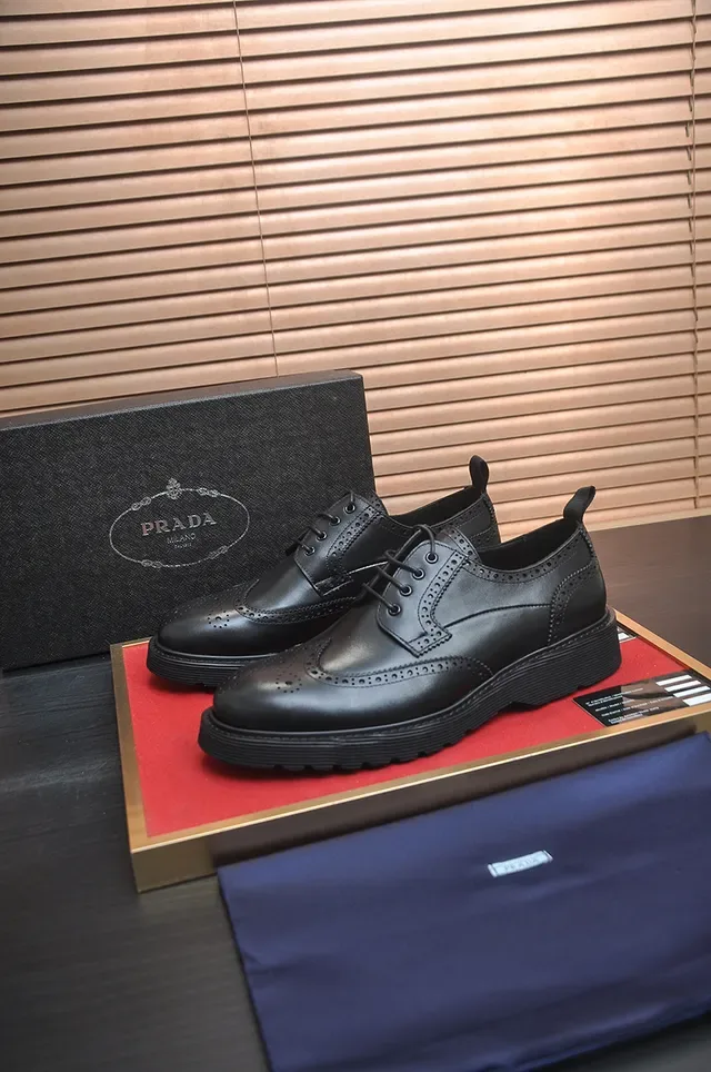 Brogue avec Détails Noirs et Semelle Plateforme Épaisse à Rayures 4