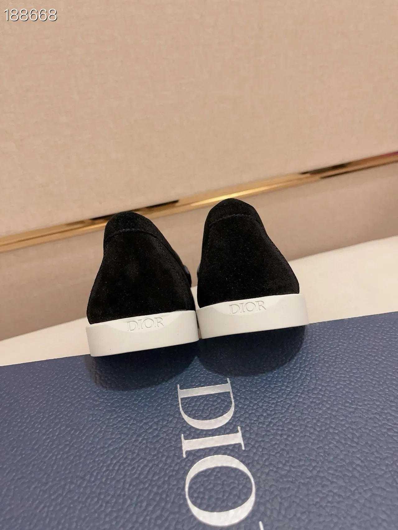 حذاء لوفر أسود و رمادي من جلد سويدي مع فامب مخطط 2
