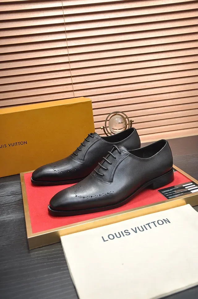 Brogue de cuero negro con cordones cerrados estilo Oxford 4