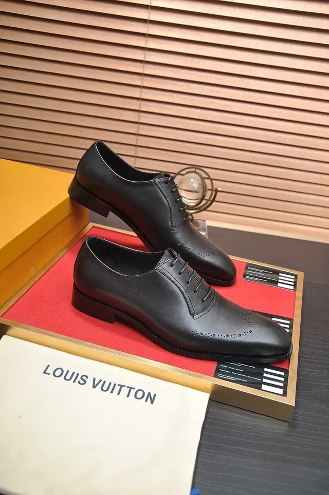 Brogue de cuero negro con cordones cerrados estilo Oxford 6