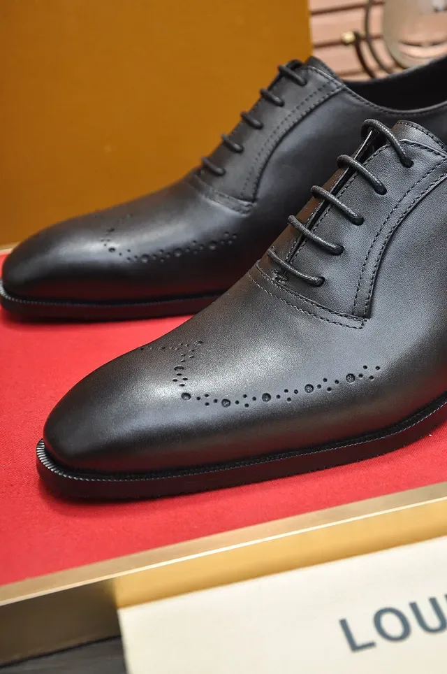Brogue de cuero negro con cordones cerrados estilo Oxford 8