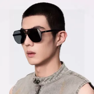 Black Oversized Aviator-Inspired Sunglasses