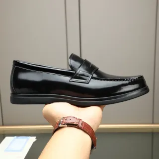 Mocasín Penny de Cuero de Alto Brillo Negro