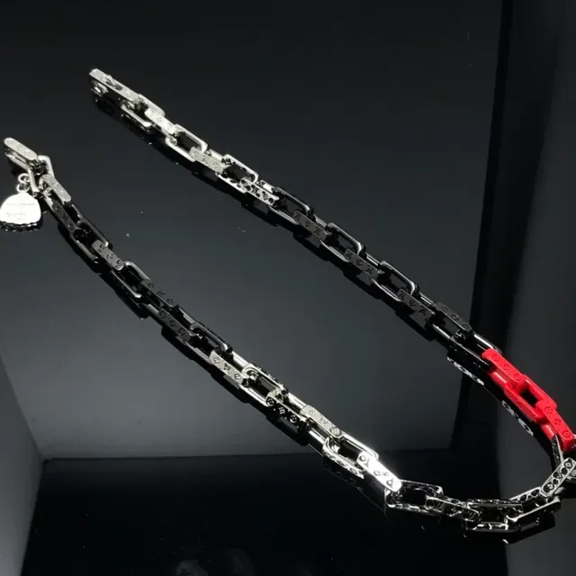 Black Red Chunky Link Chain Two-Tone Metallic Necklace 4