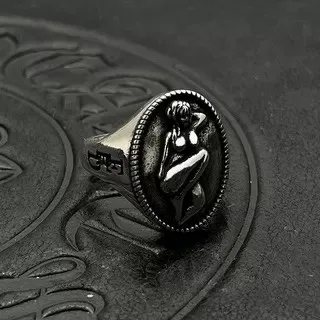 Black Silver Oval Bezel Figurative Relief Sculpture Ring 7