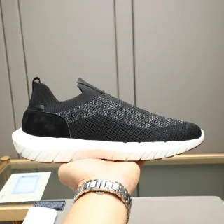 حذاء رياضي أسود slip-on بنقاط