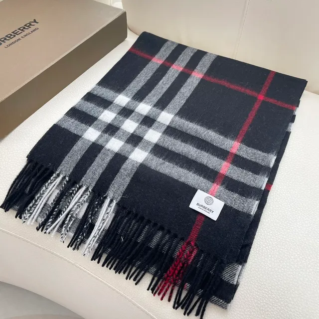 Cachecol de cashmere xadrez preto branco cinza com franjas 4